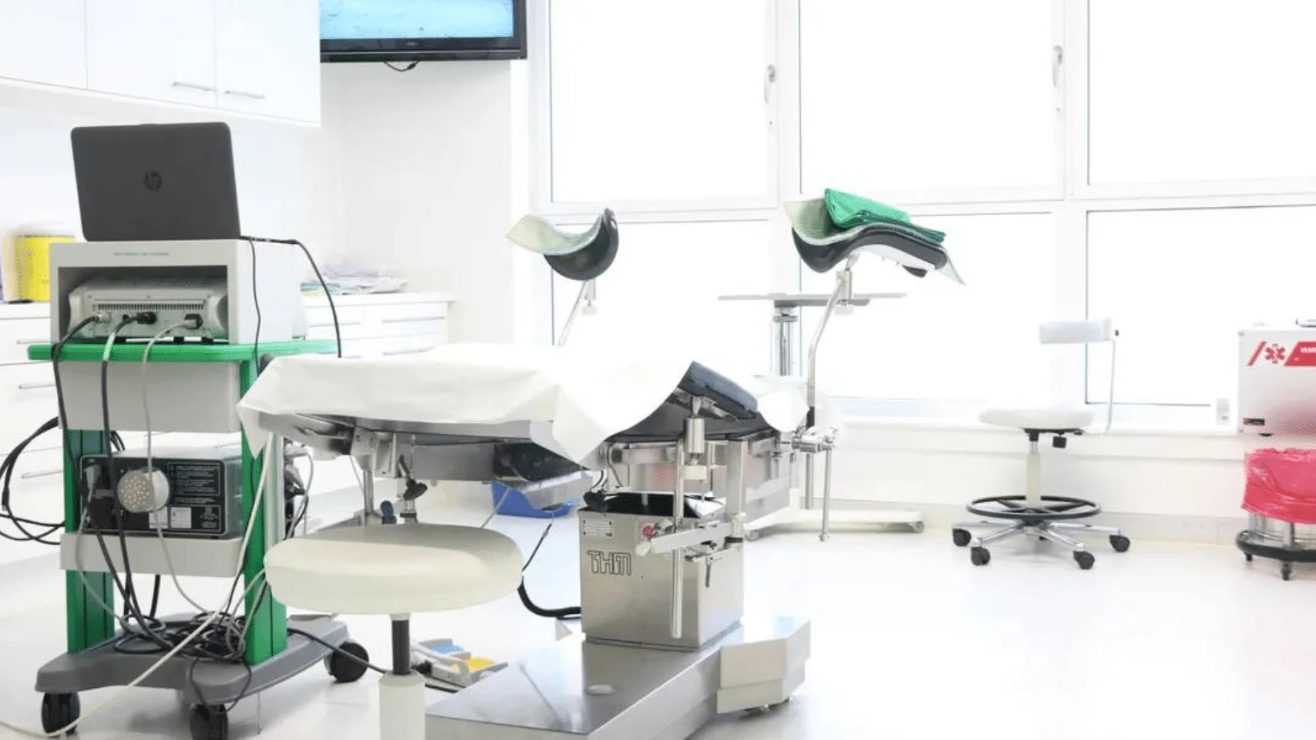 Steriler OP-Saal der Aesthetix Düsseldorf an der Königsallee für intimchirurgische Eingriffe